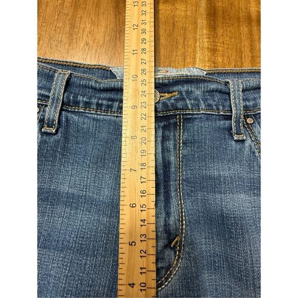 Levi's Women's Vintage Capri Mid Rise Stretch Red Tab 5 Pocket Blue Jeans Sz 12 - Picture 7 of 9